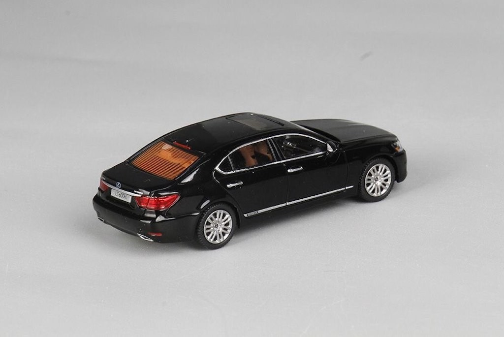 JKM 1:64 Black LS600hL Luxury Sedan Sports Model Diecast Display Car