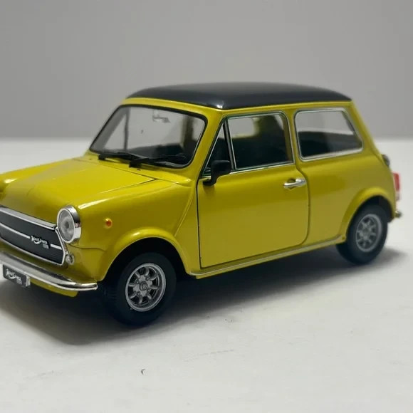 WELLY 1:24 BMW MINI Cooper 1300 Diecast Yellow