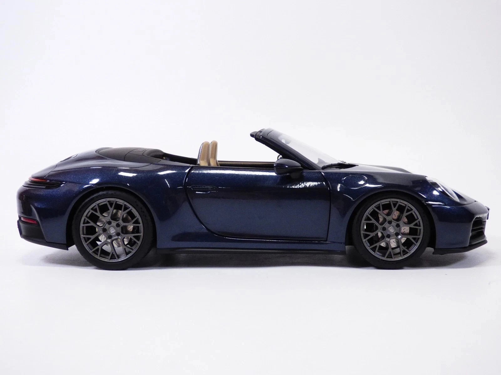 2025 Porsche 911 Carrera Cabriolet – Yachting Blue Metallic Diecast 1:18 Scale –