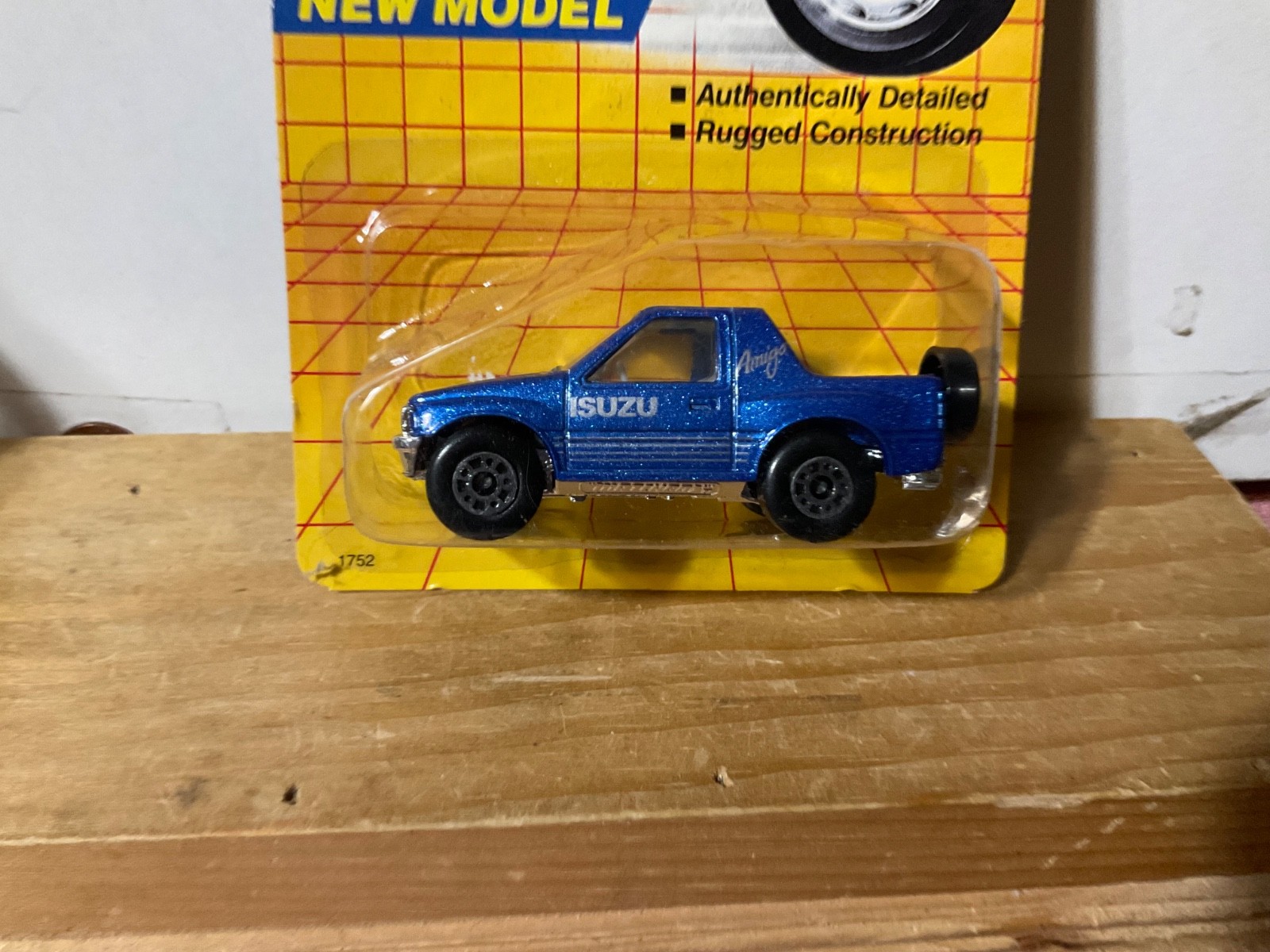 Matchbox 1990 MB 52 new model Isuzu Amigo color is metallic blue.