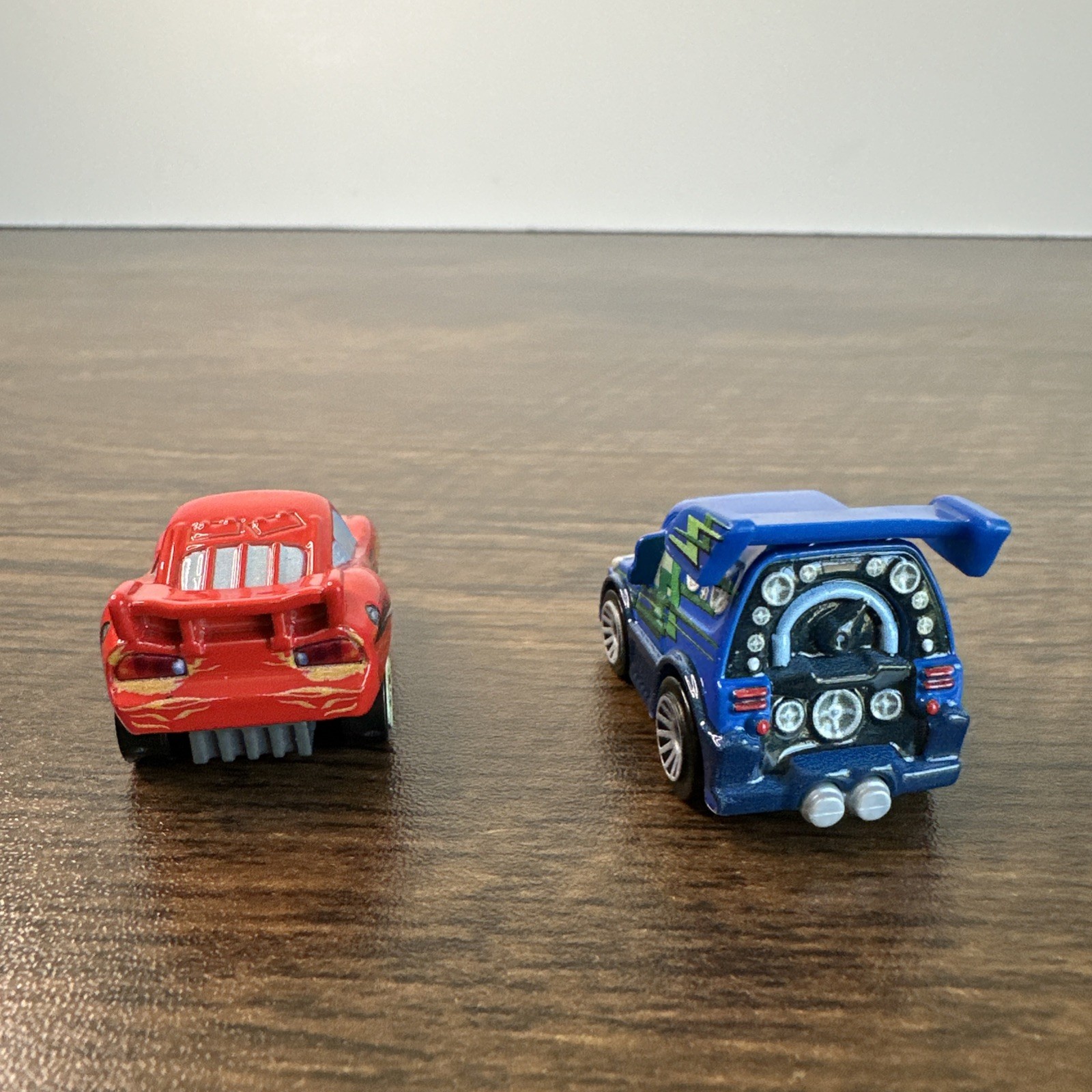 Disney Cars MINI Racers Dragon Lightning McQueen & Race O Rama DJ
