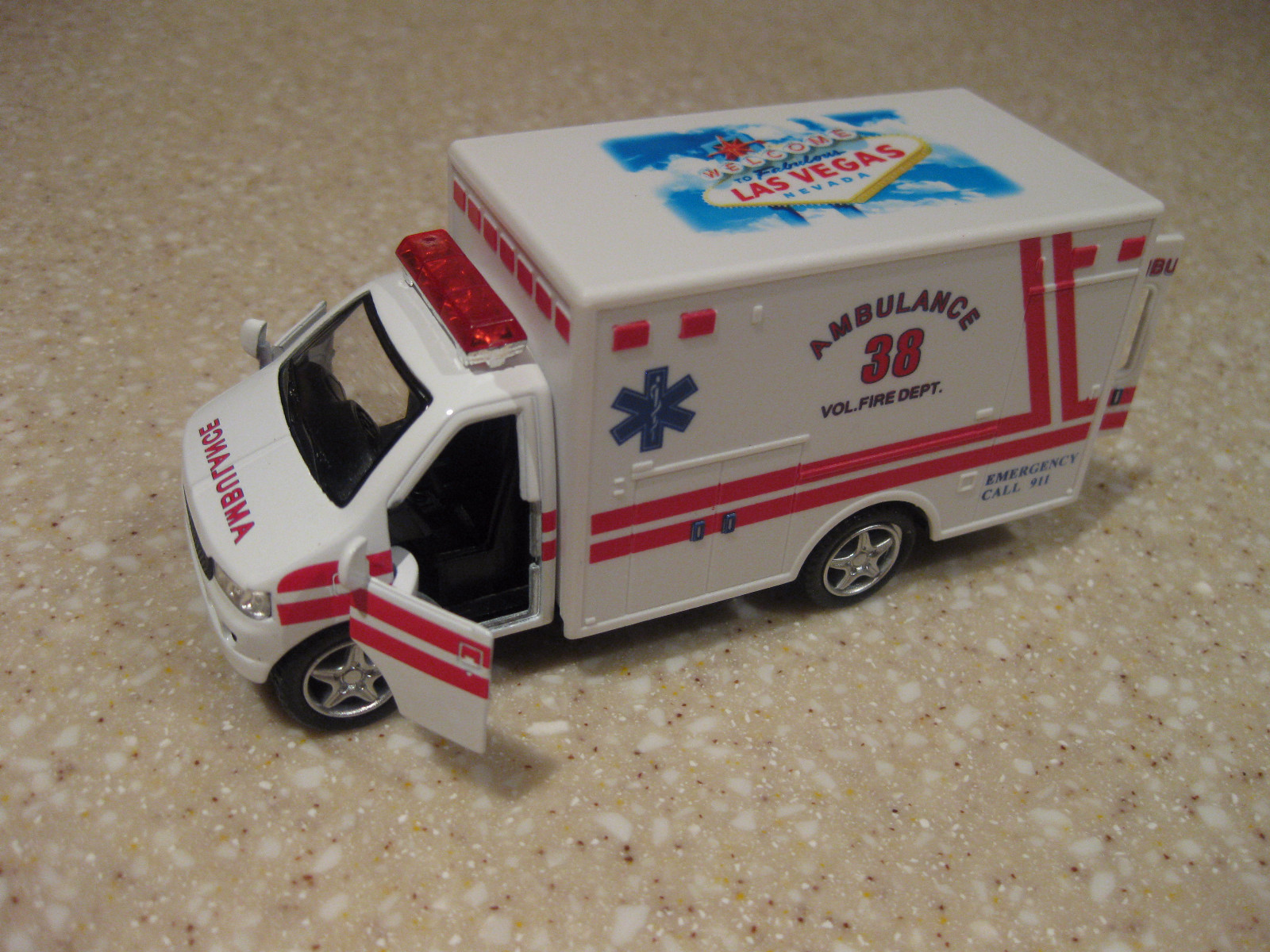 LAS VEGAS WHITE AMBULANCE 5″ DIECAST PLASTIC PULLBACK ACTION