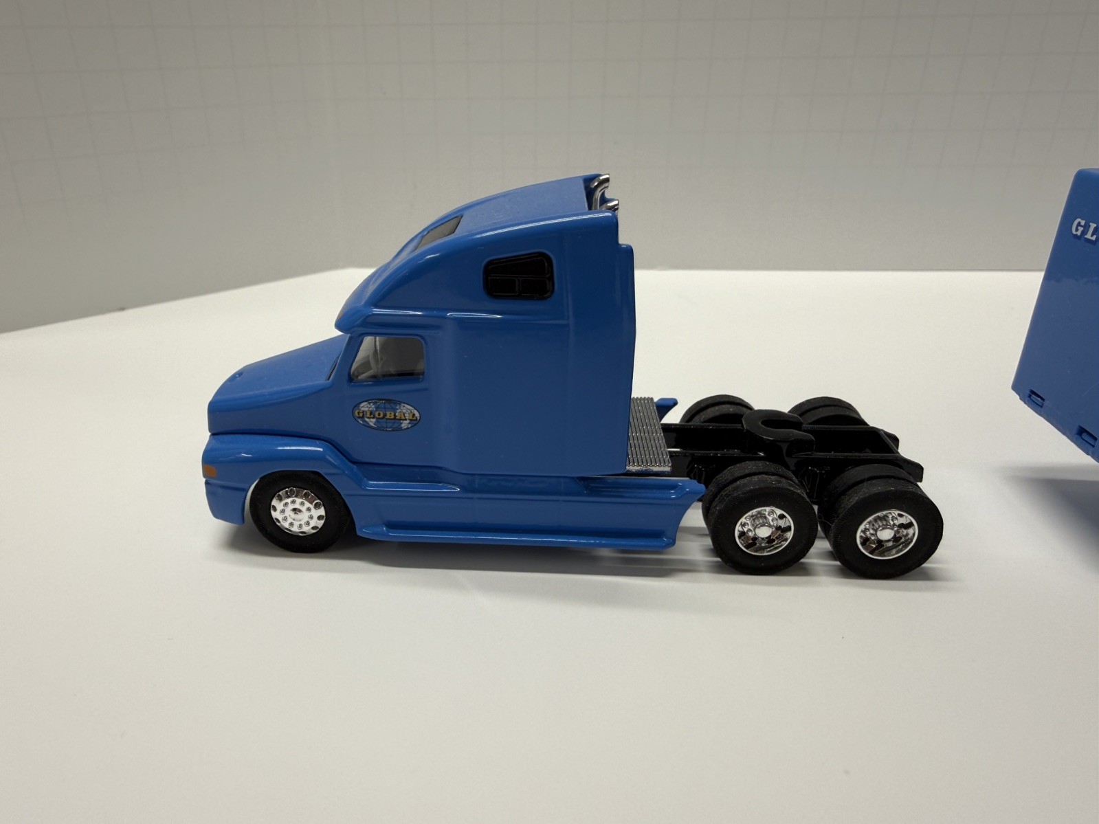 Global Van Lines 1:64 Diecast Tractor Trailer Semi Blue/White/Red. No box.