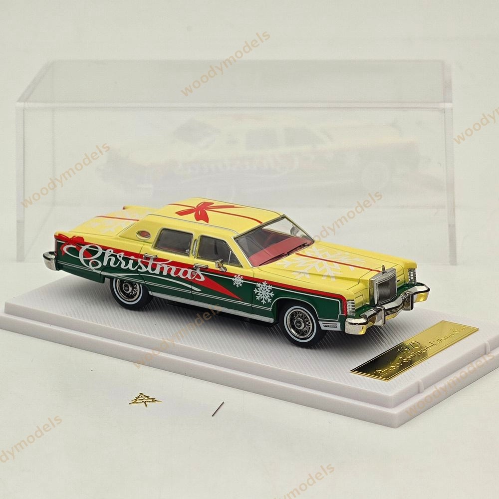 Turning Crush x Sunstar 1:64 Christmas 1979 Continental Town Car Diecast