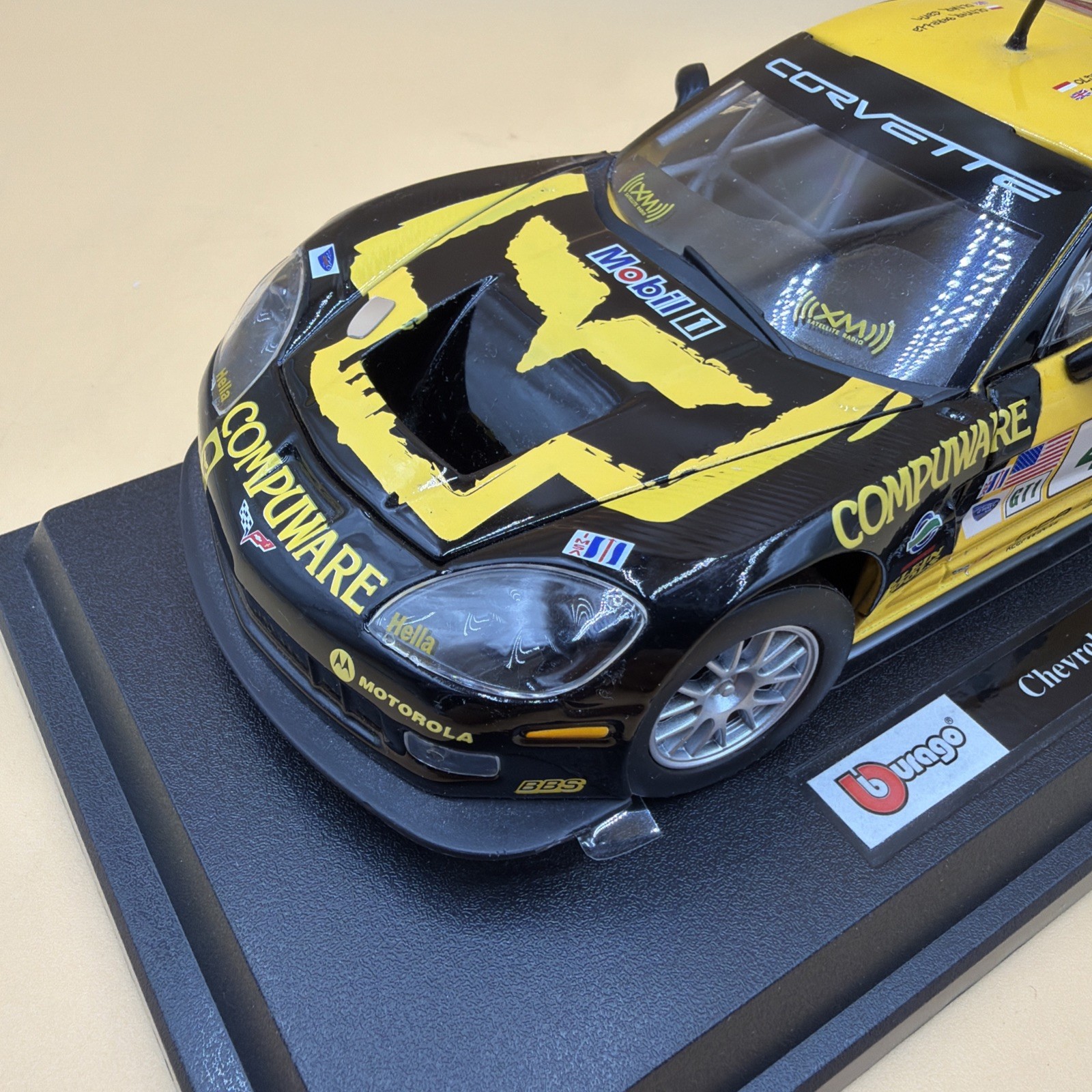 Burago Corvette CR6 1/24 Race Car With Stand