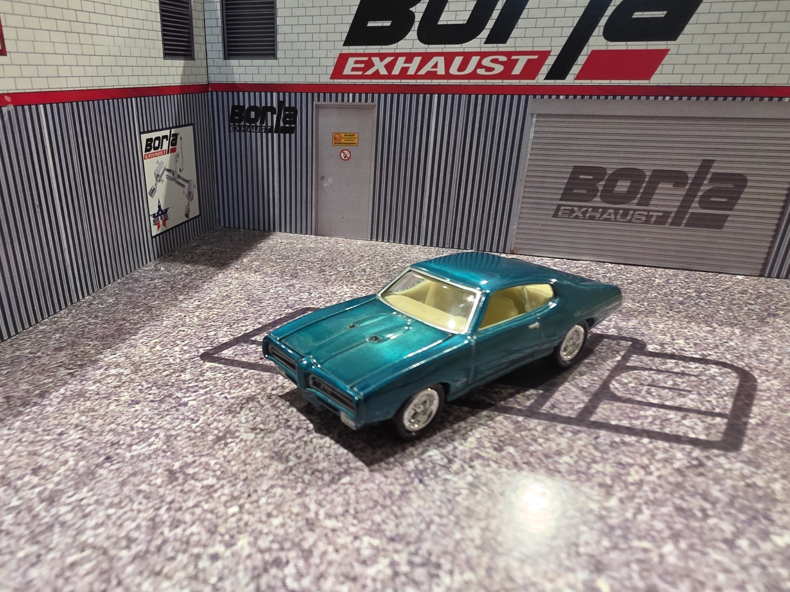 Johnny Lightning 1969 Pontiac GTO Retro Die-Cast Car