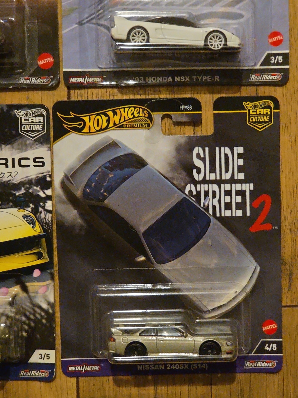8 Hot Wheels Premium Porsche, Nissan, Toyota, Honda, BMW. Mitsubishi, Audi