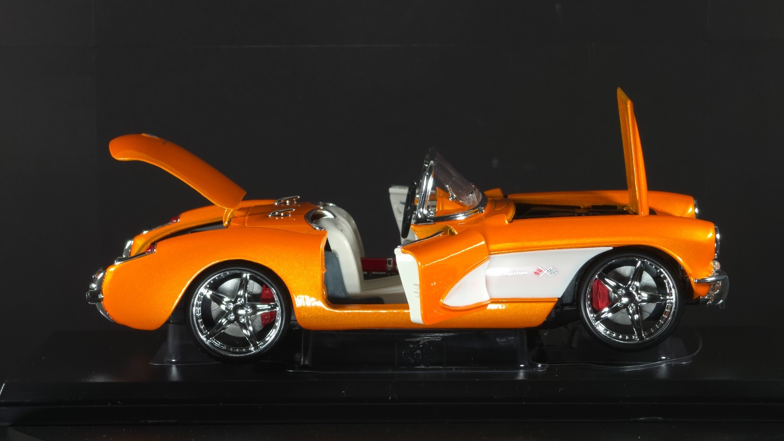 1957 Corvette 1:18 Maisto Exclusive Style Special Edition – Orange