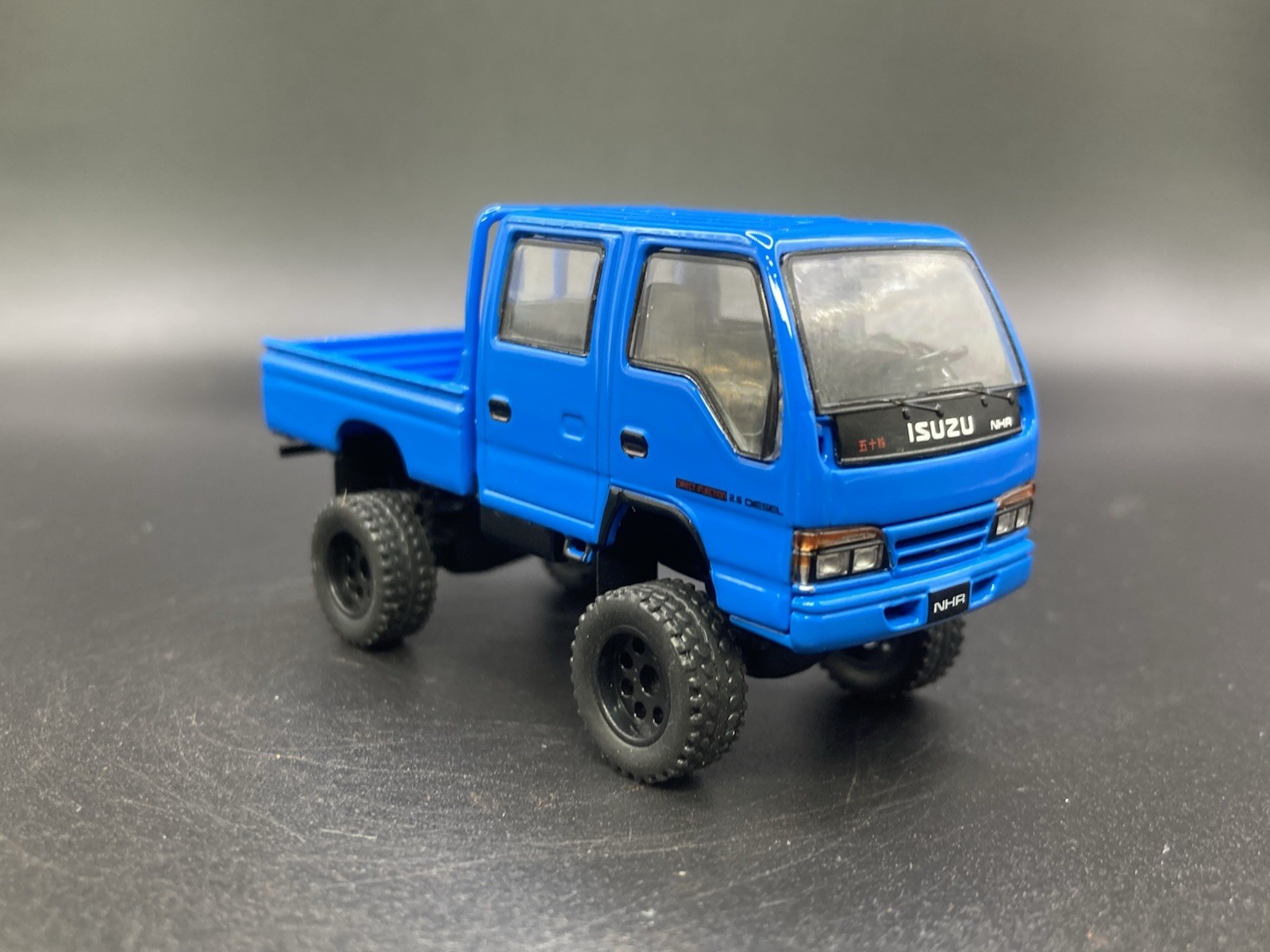 Isuzu NHR Lifted 4×4 Pickup Truck 1/64 Scale Massdi Diecast Custom Model1