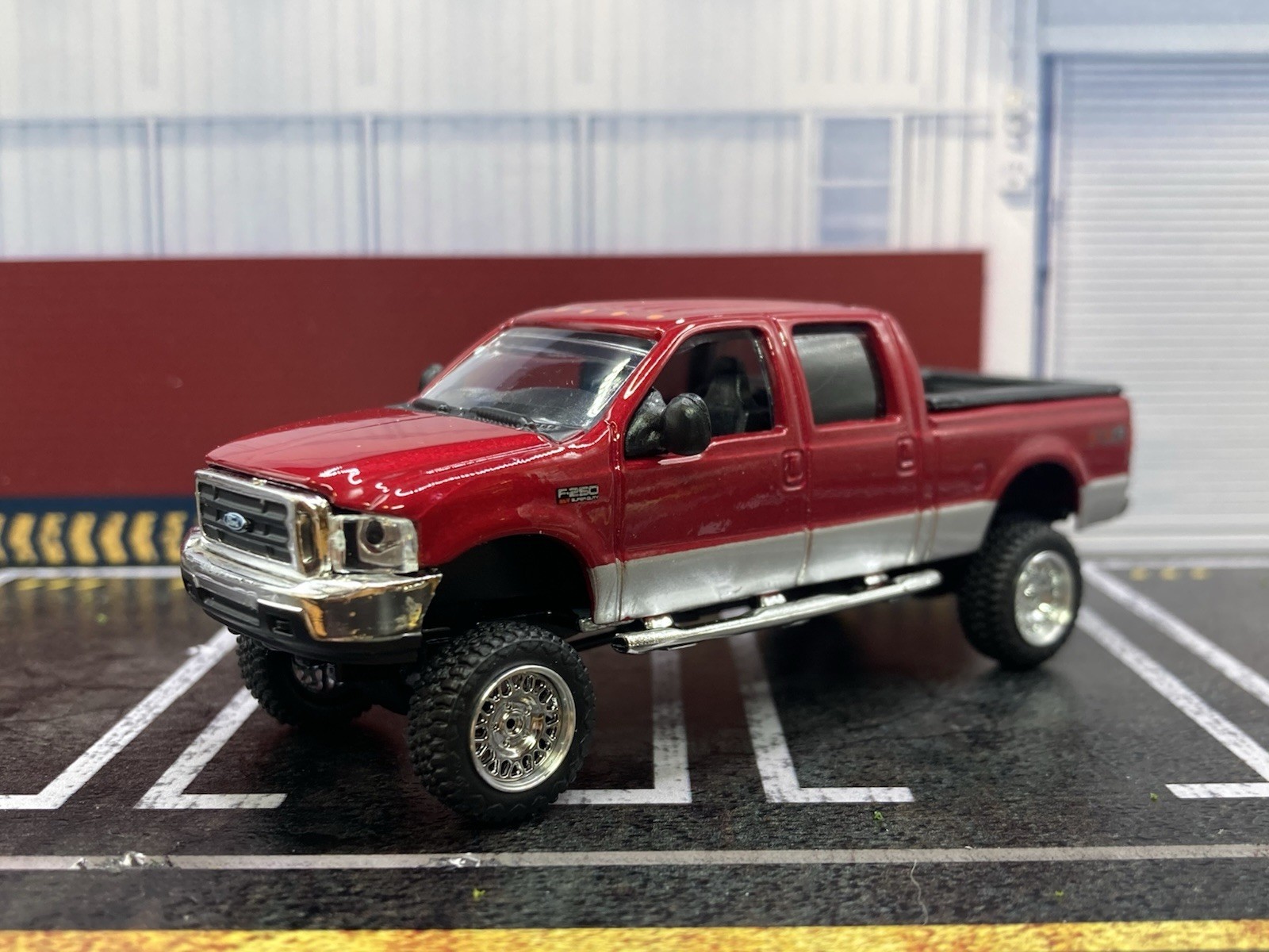 2004 Ford F-250 Super Duty Lifted 4×4 Truck 1/64 Diecast Custom Off Road Pickup