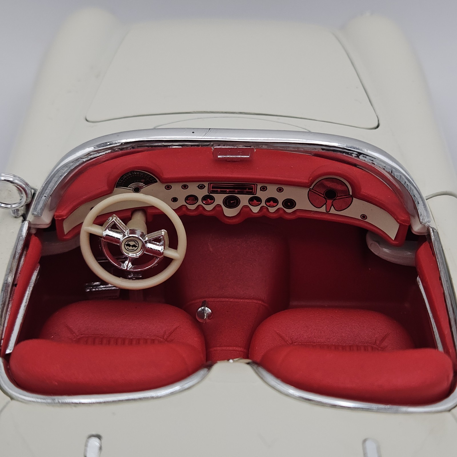 Mira Golden Line 1:18 1953 Chevrolet Corvette Cream Diecast with Box #6153