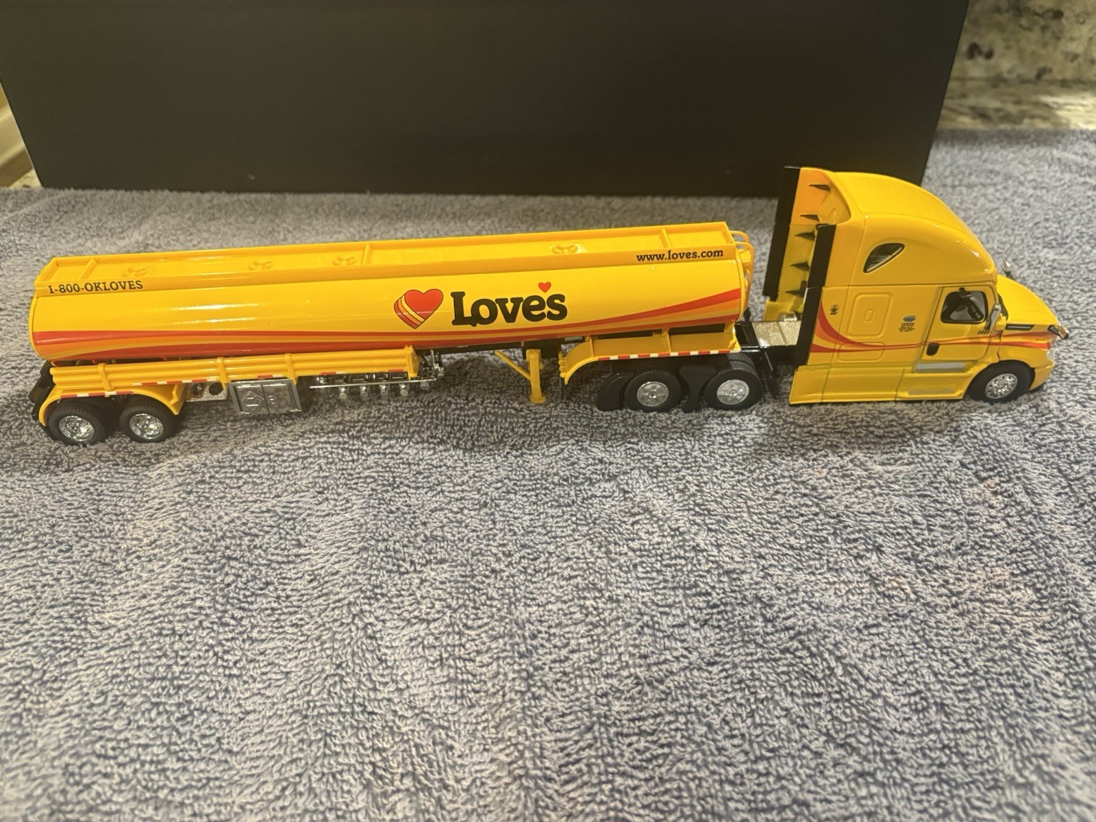 1:50 Diecast Fuel Tanker