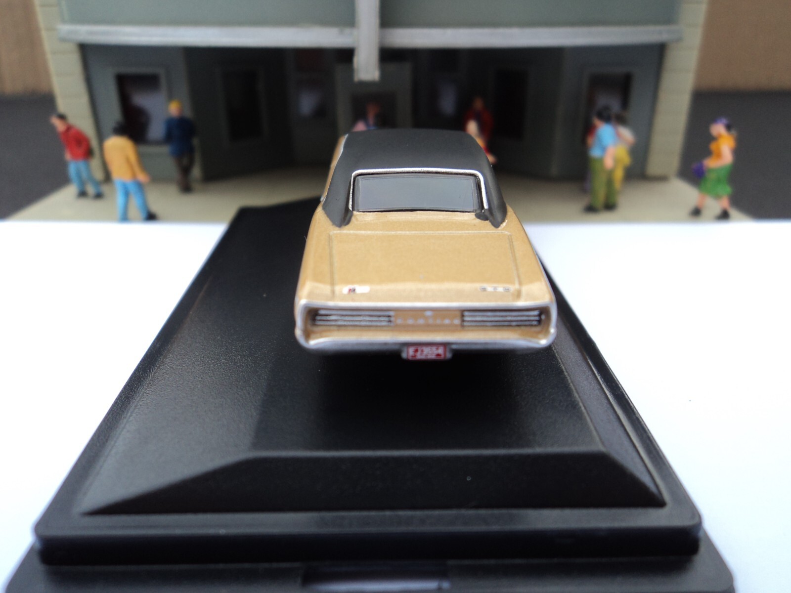Oxford 1966 Pontiac GTO Bronze / Black 1/87 HO diecast