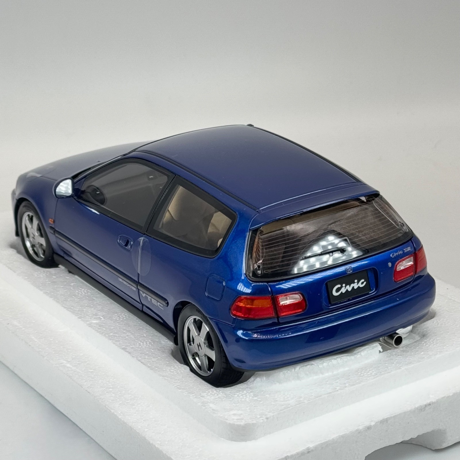 *BRAND NEW* LCD 1/18 Honda Civic EG9 MK5
