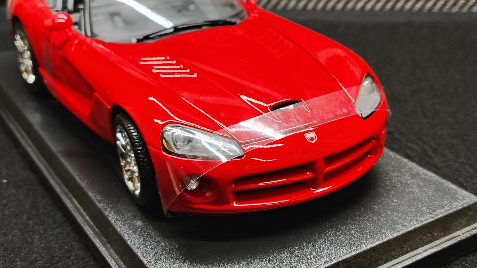 Maisto 2003 Dodge Viper SRT-10 Red Diecast Model Car 1:18 Scale No Box