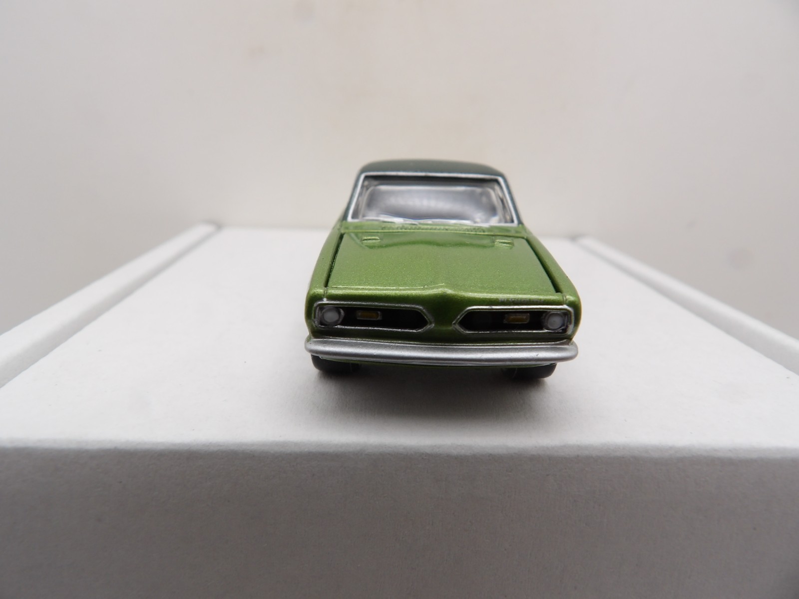 1969 PLYMOUTH BARRACUDA 2005 JOHNNY LIGHTNING MOPAR OR NO CAR 1:64 DIE-CAST