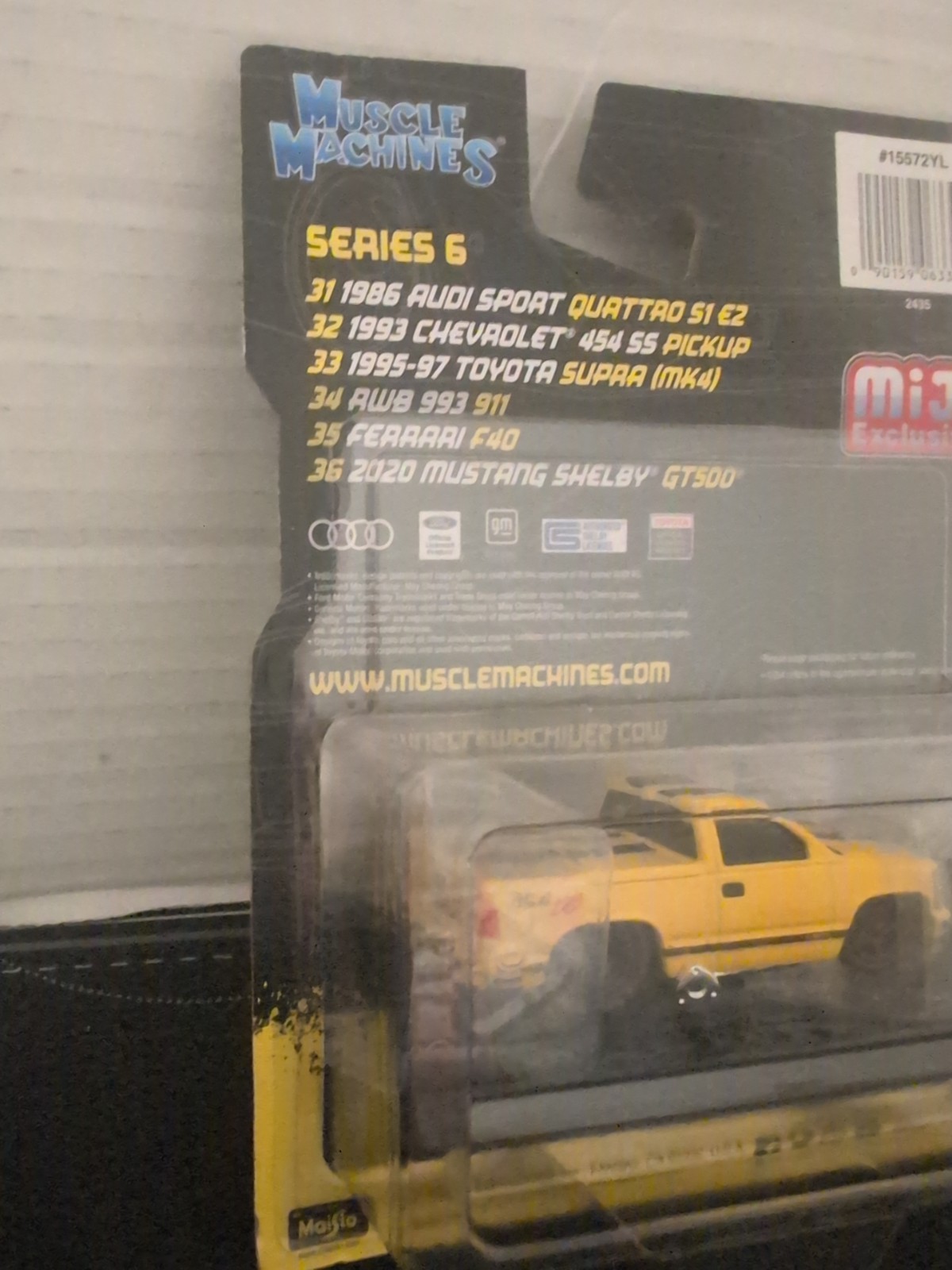 Muscle Machines 1/64 1993 Chevrolet 454 SS Truck Mijo Exclusive