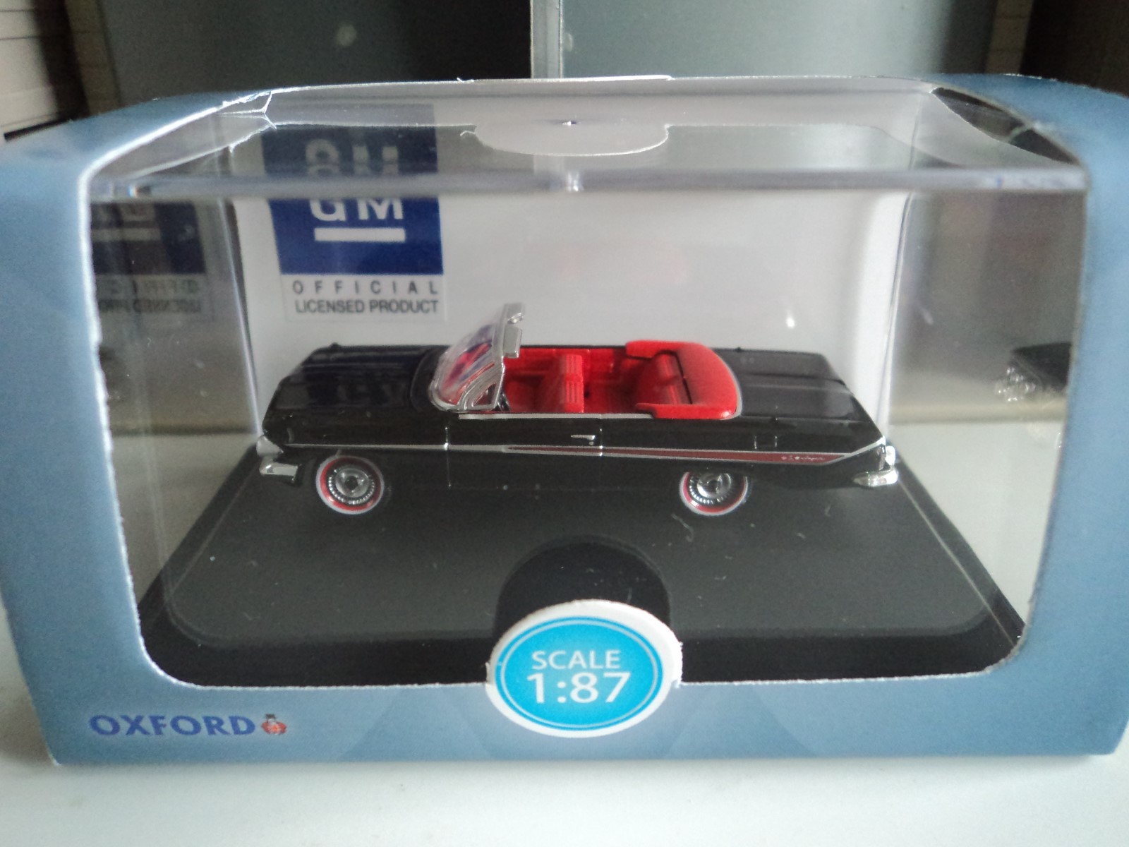 Oxford 1961 CHEVROLET IMPALA Conv. Black / Red 1/87 HO diecast car GM