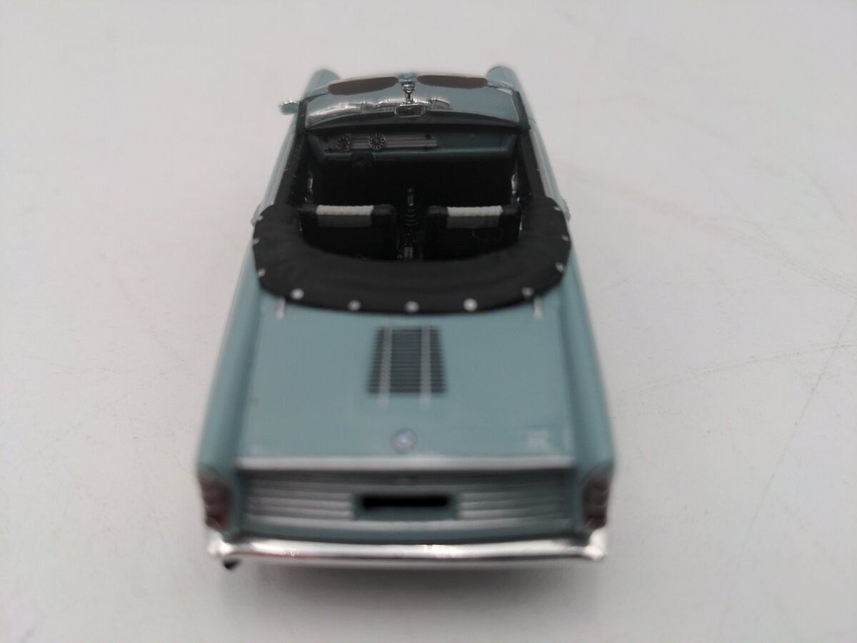 Minichamps 700 1/43 BMW 2000A White And Light Blue/Box