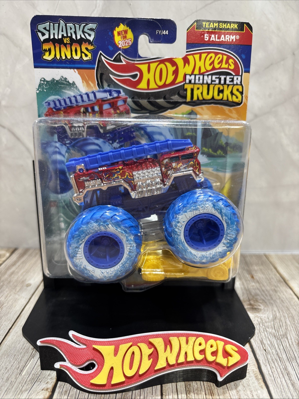 NEW FOR 2025 HOT WHEELS MONSTER TRUCK SHARKS VS DINOS 6/8 HW 5 ALARM BOX SHIPPED