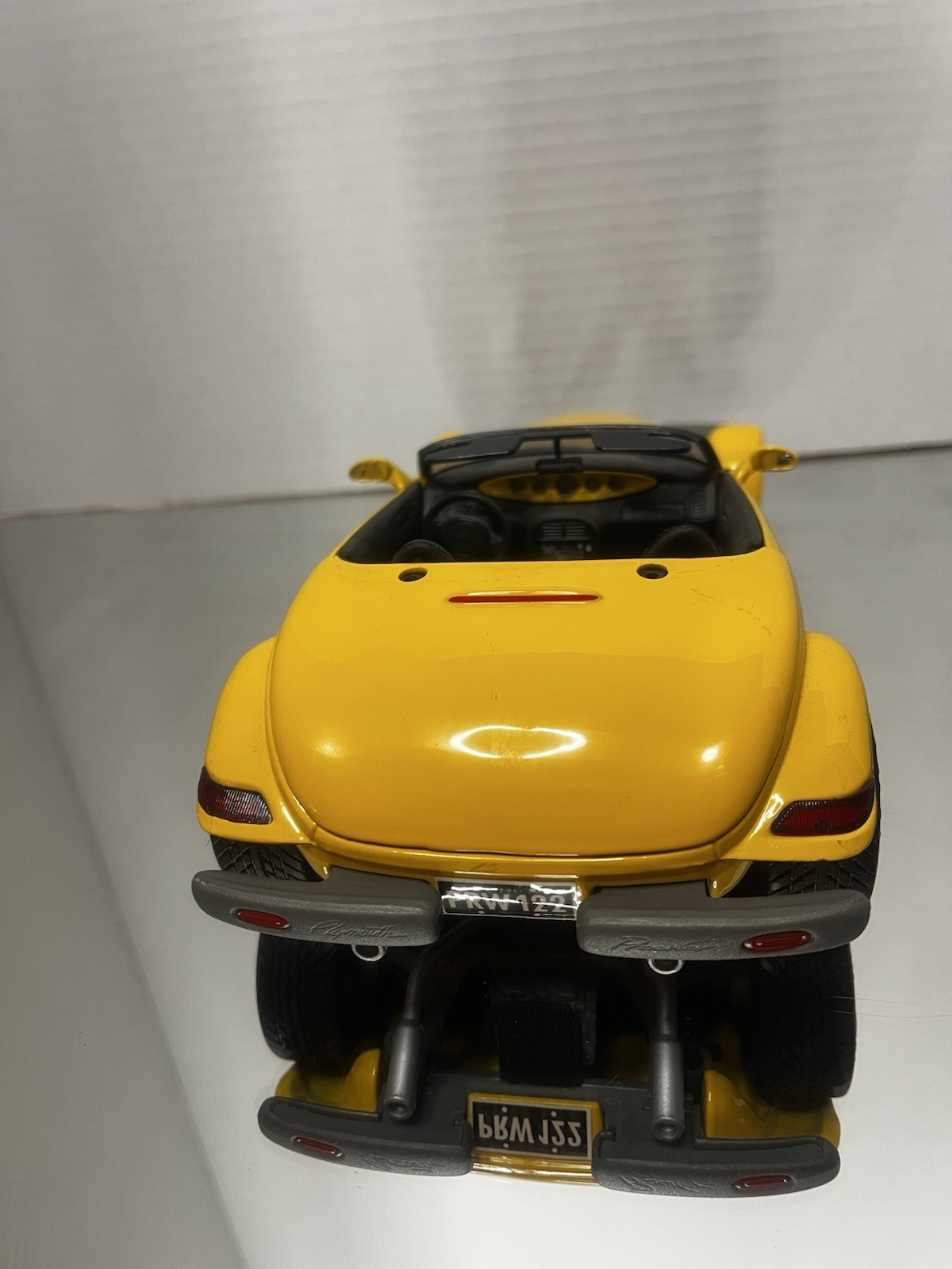 Anson 1:18 1999 Plymouth Prowler Yellow Diecast Convertible – Removable Top
