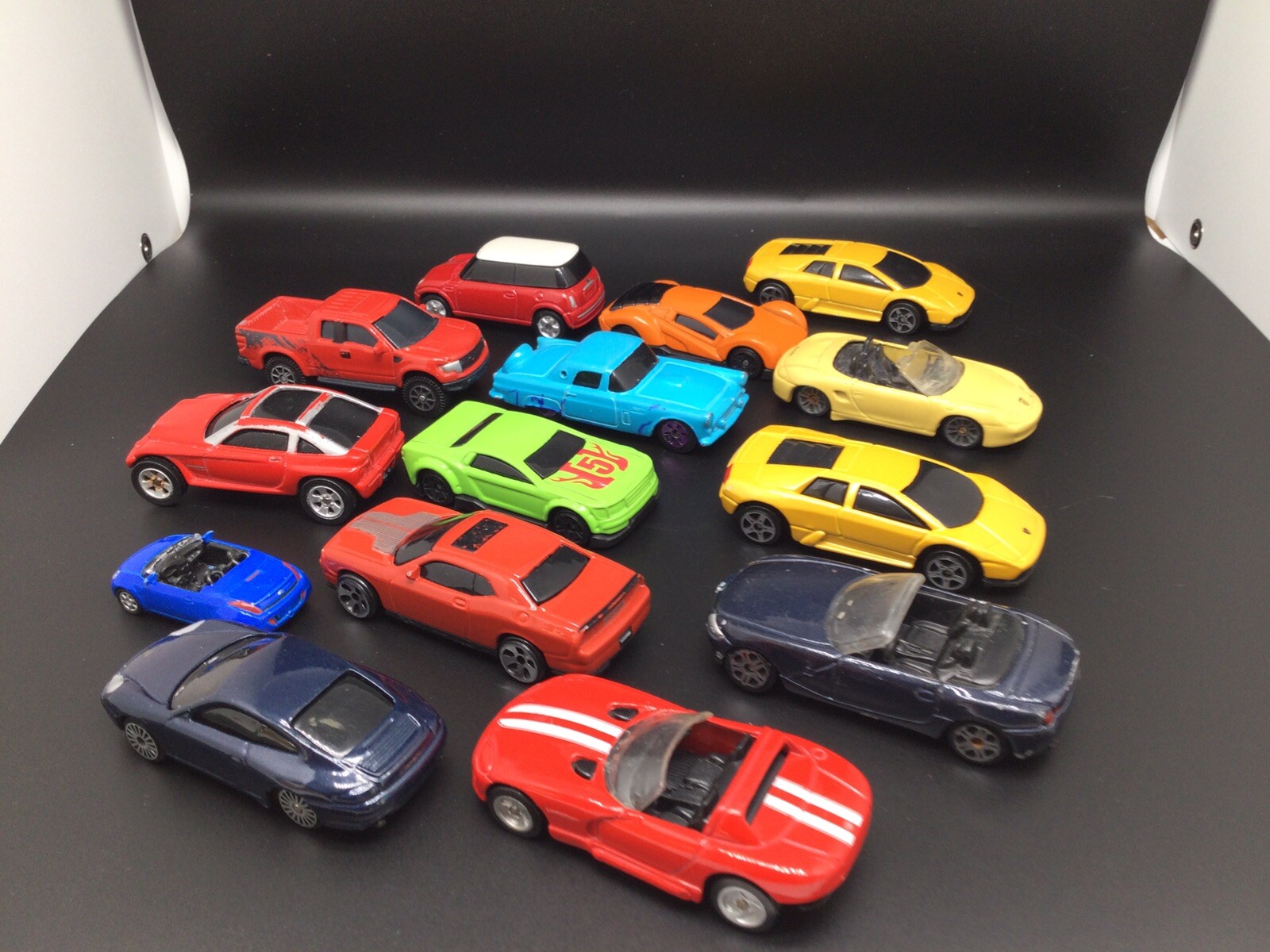 13 Maisto diecast vehicles assorted