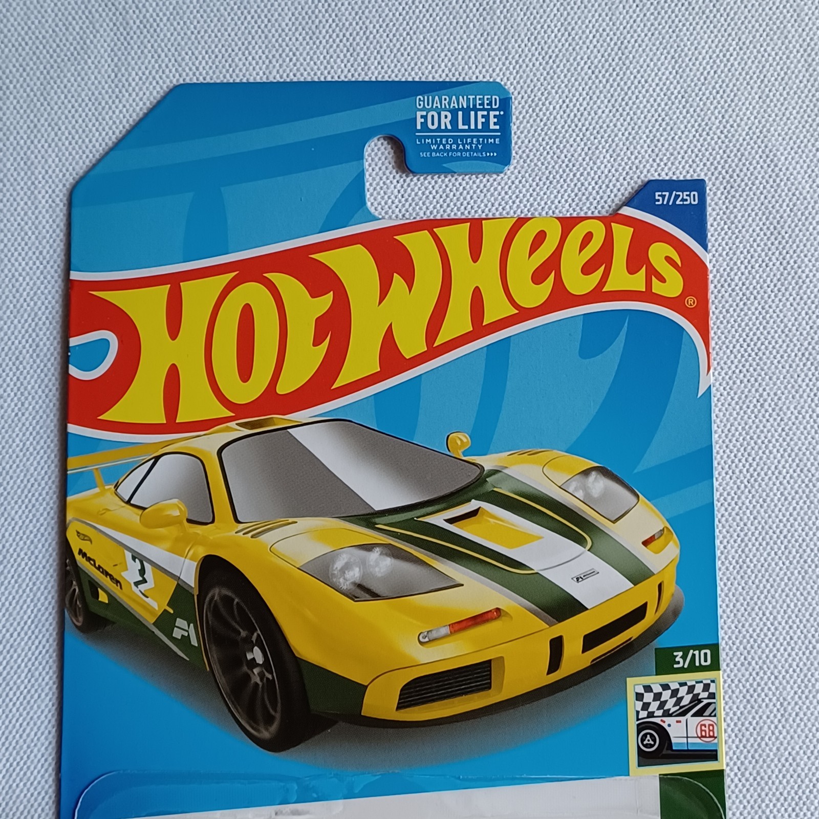 2022 HOT WHEELS *KROGER EXCLUSIVE* *McLAREN F1 GTR* *RETRO RACERS* *VERY RARE*