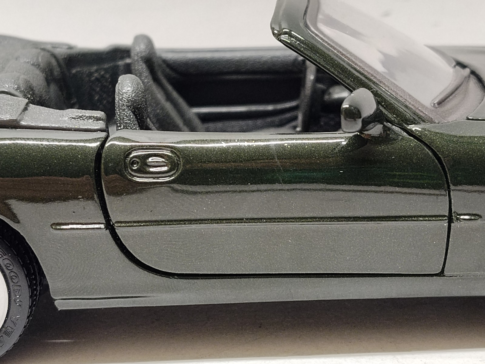 Maisto 1996 Jaguar XK8 Convertible Roadster 1:24 Scale Diecast Car Dk Green Toy