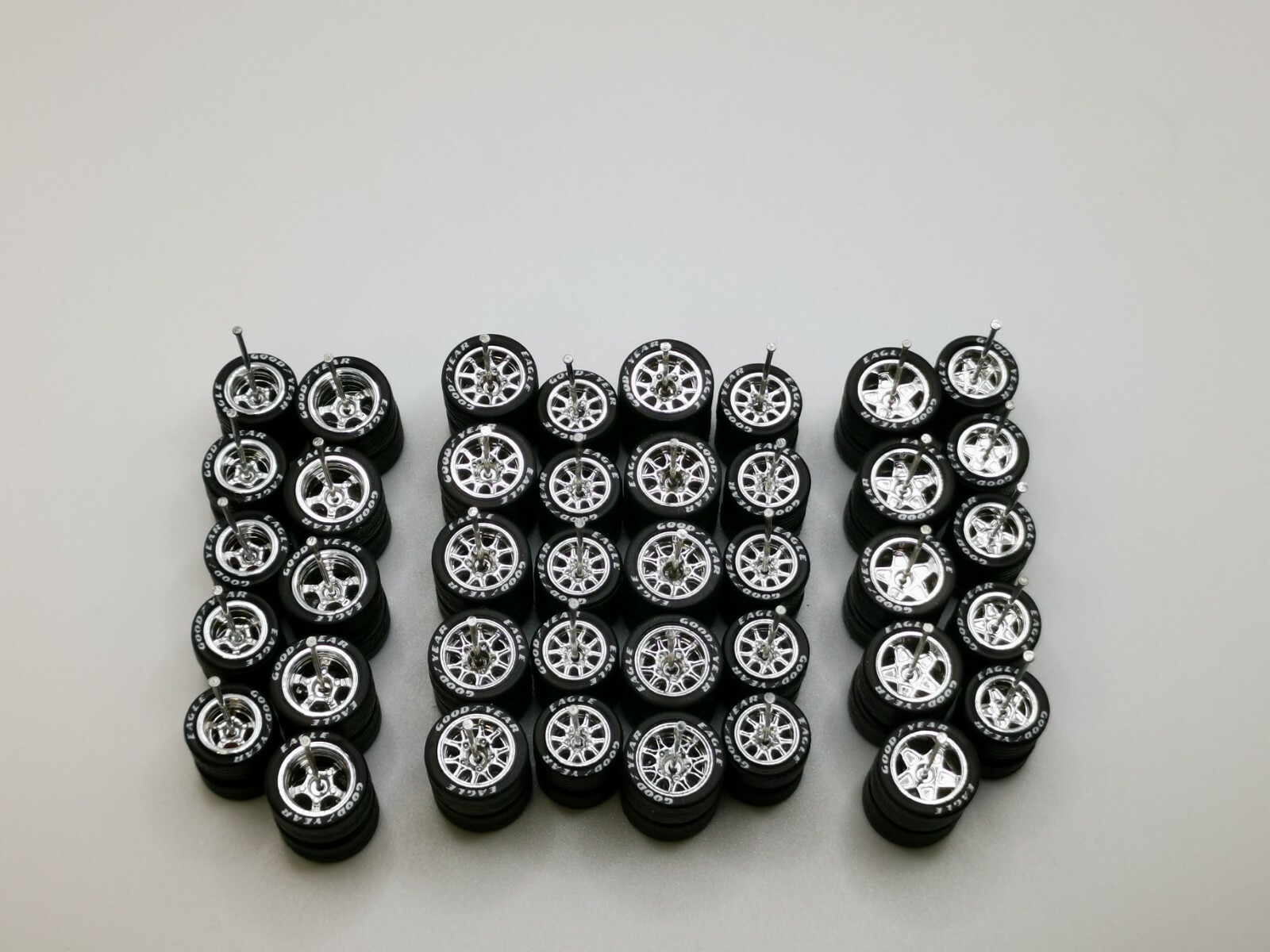 Hot Wheels ✨ GOOD YEAR ✨ 3 DESIGNS Rubber Tire 20 sets Chrome Colors 10/12 MM