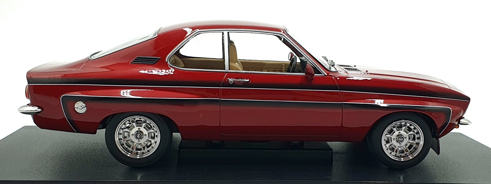 MCG 1/18 Scale Diecast MCG18427 – Opel Manta A – Met. Red