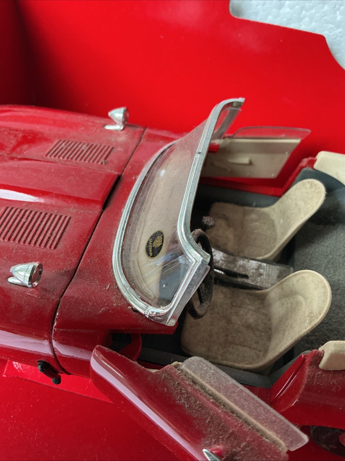 Snap-On 1961 Jaguar E-Type Cabriolet 40 Years Tatty Box And Dusty Car
