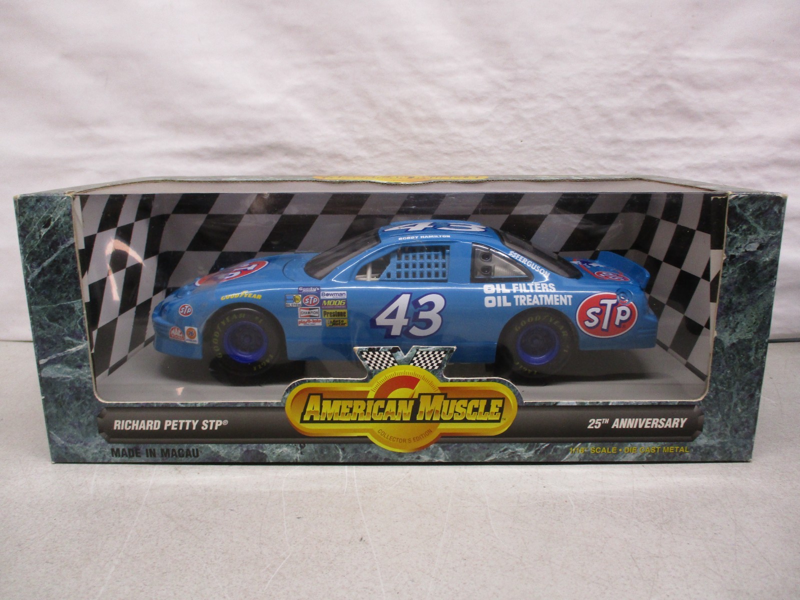 American Muscle Richard Petty STP 25th Anniversary Bobby Hamilton Blue 1/18