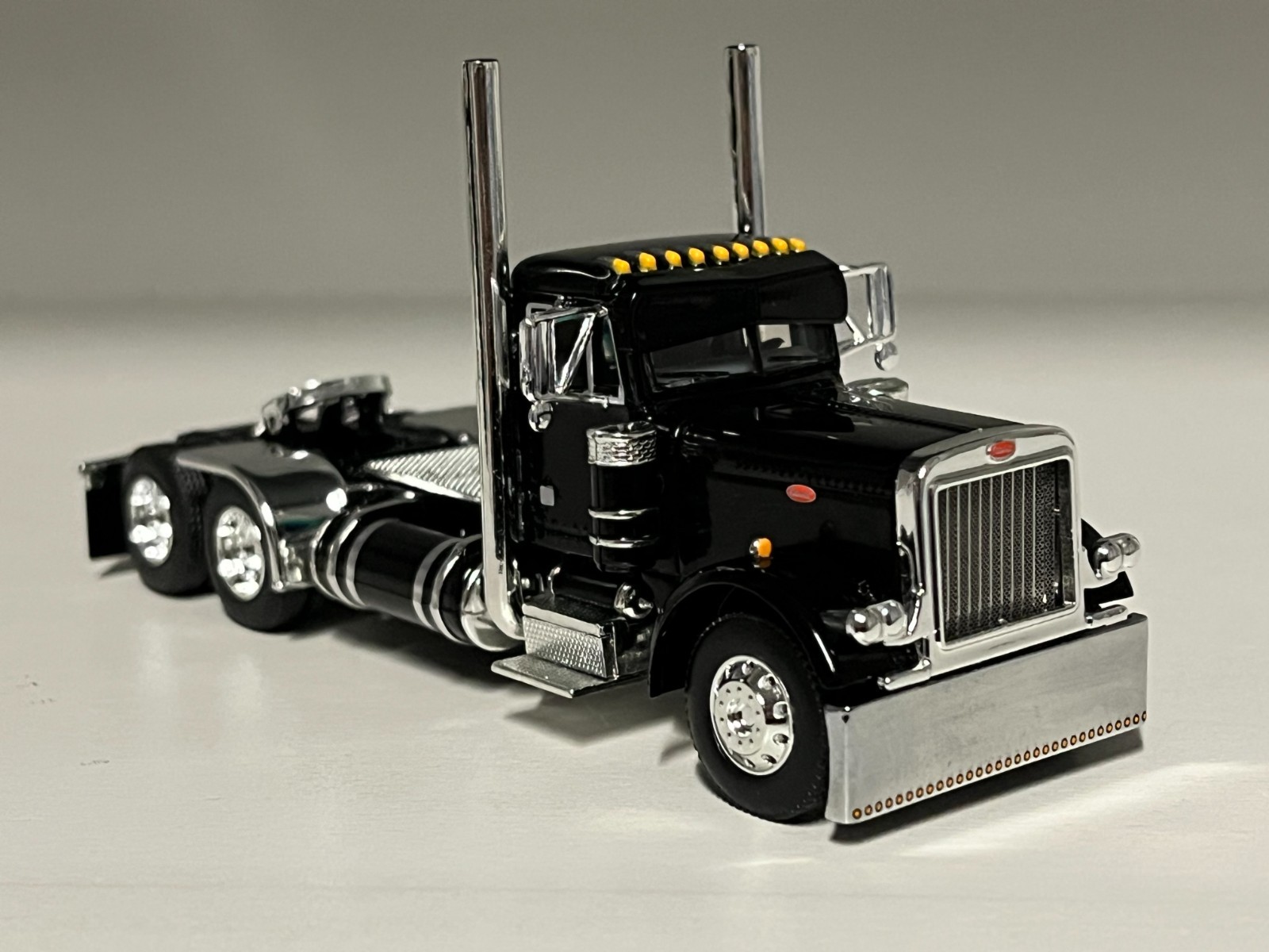 DCP 1/64 Black Day Cab Peterbilt 379 230″ Frame (5″ long)