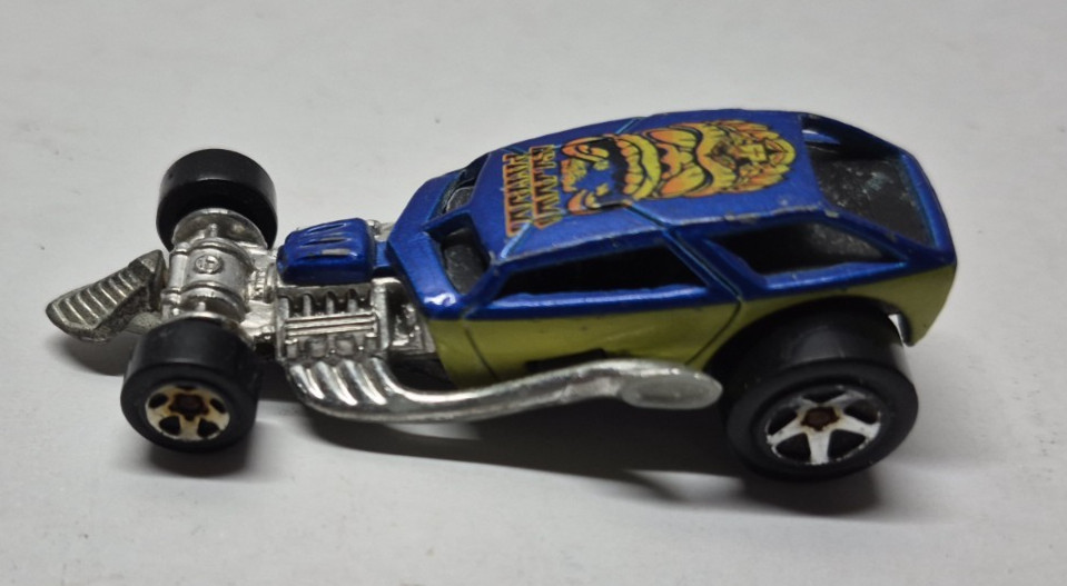 Hot Wheels Surf Crate Die-cast Car Blue and Yellow 1999 Scale 1:64