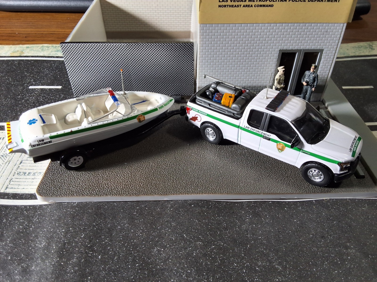 Greenlight Police Ford Custom PARK RANGER LAW ENFORCEMENT BOAT SET ONE OF A KIND