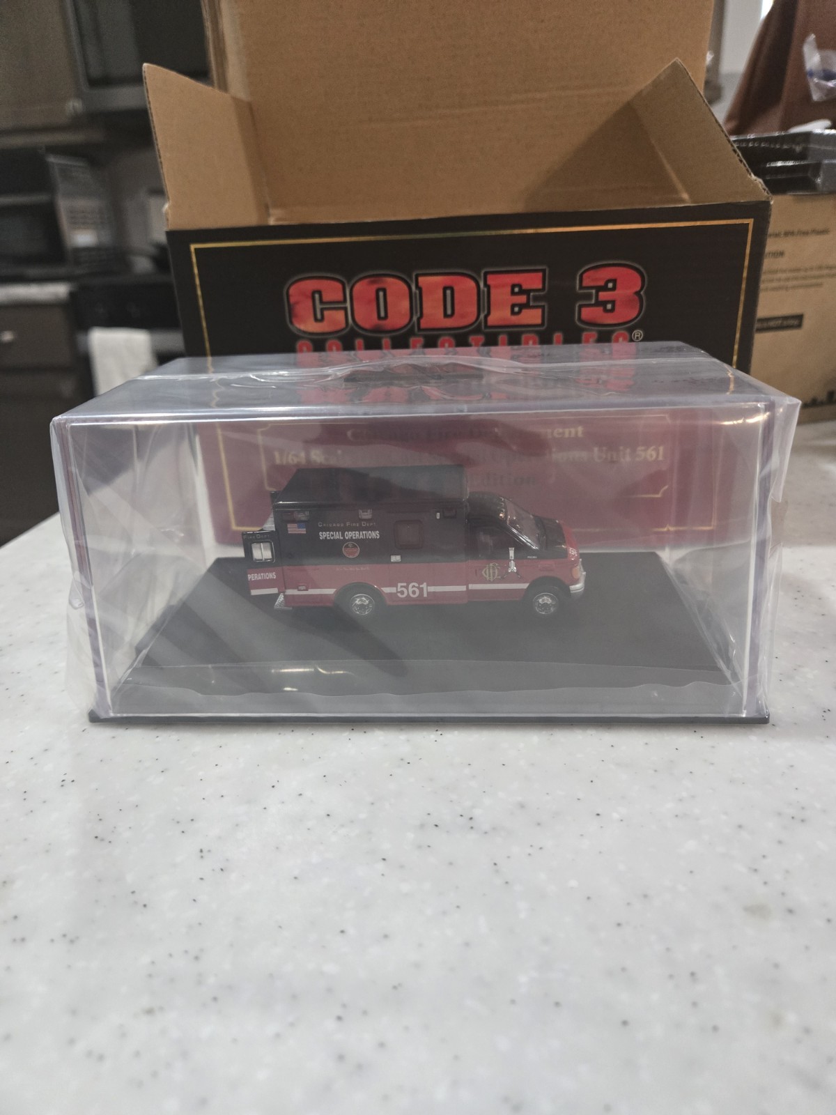 Code 3 Chicago FD Ford E350 Special Operations Unit 561 1 64 #12062