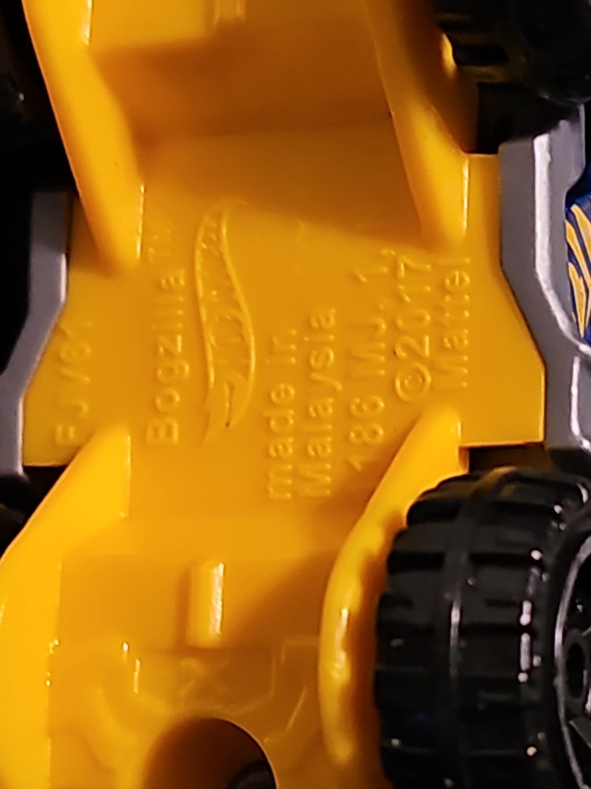 Hot Wheels 2017 Mattel Bugzilla Blue and Yellow Open top Jeep Car