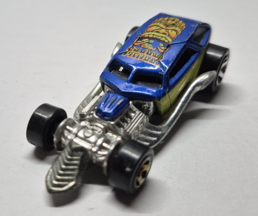 Hot Wheels Surf Crate Die-cast Car Blue and Yellow 1999 Scale 1:64