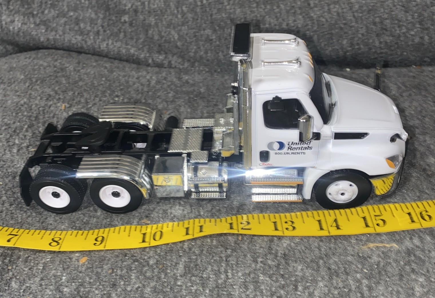 First Gear 1/34 Freightliner Cascadia Semi Ledwell Trailer United Rental Tractor