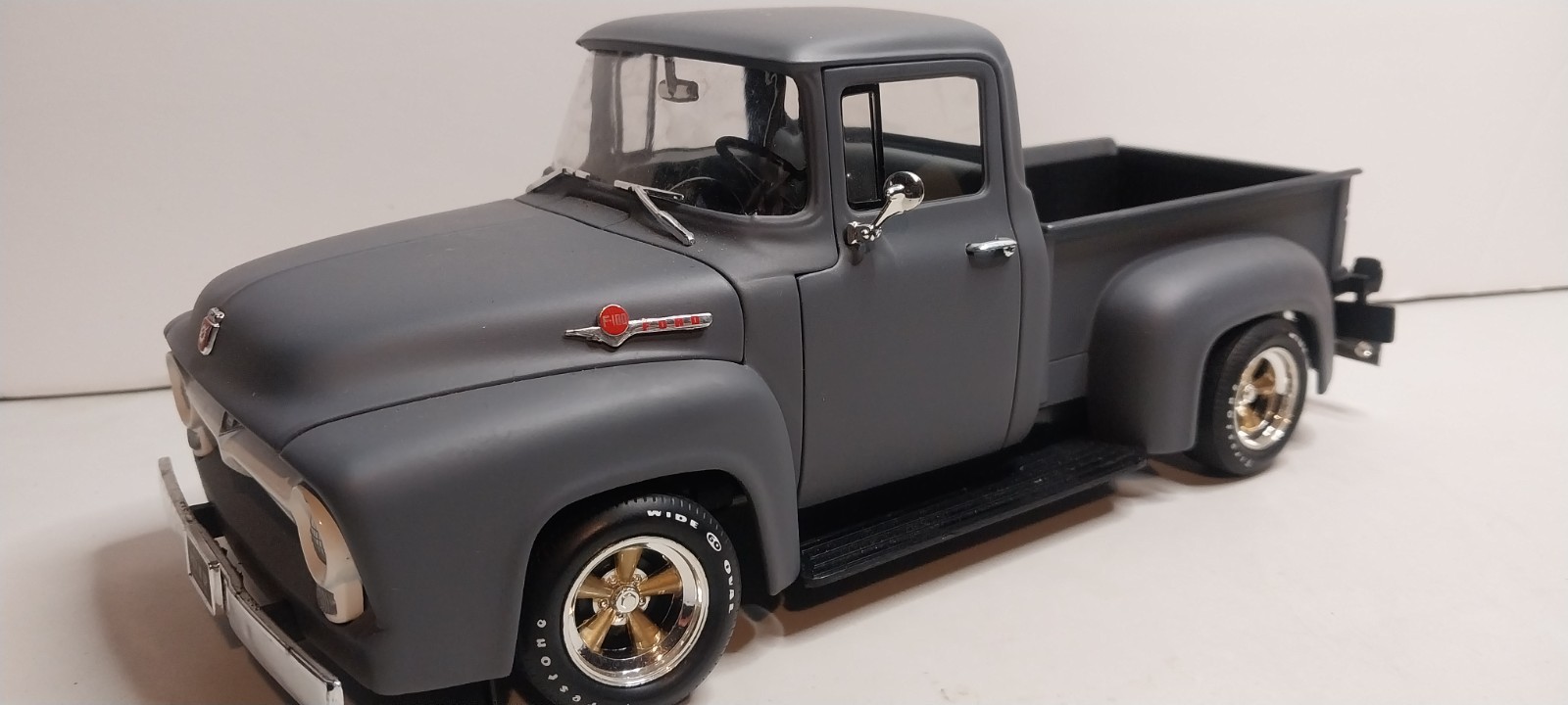 ERTL 1:18 1956 Gray Ford F100 Pickup Truck.
