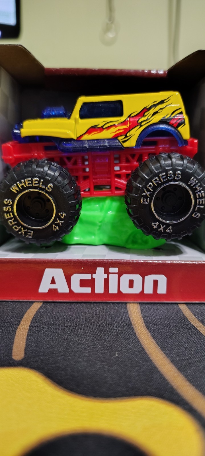 Turbo Wheels Action Monster Truck Yellow Flame 4×4 Die Cast Toy Vehicle NIB 1:64