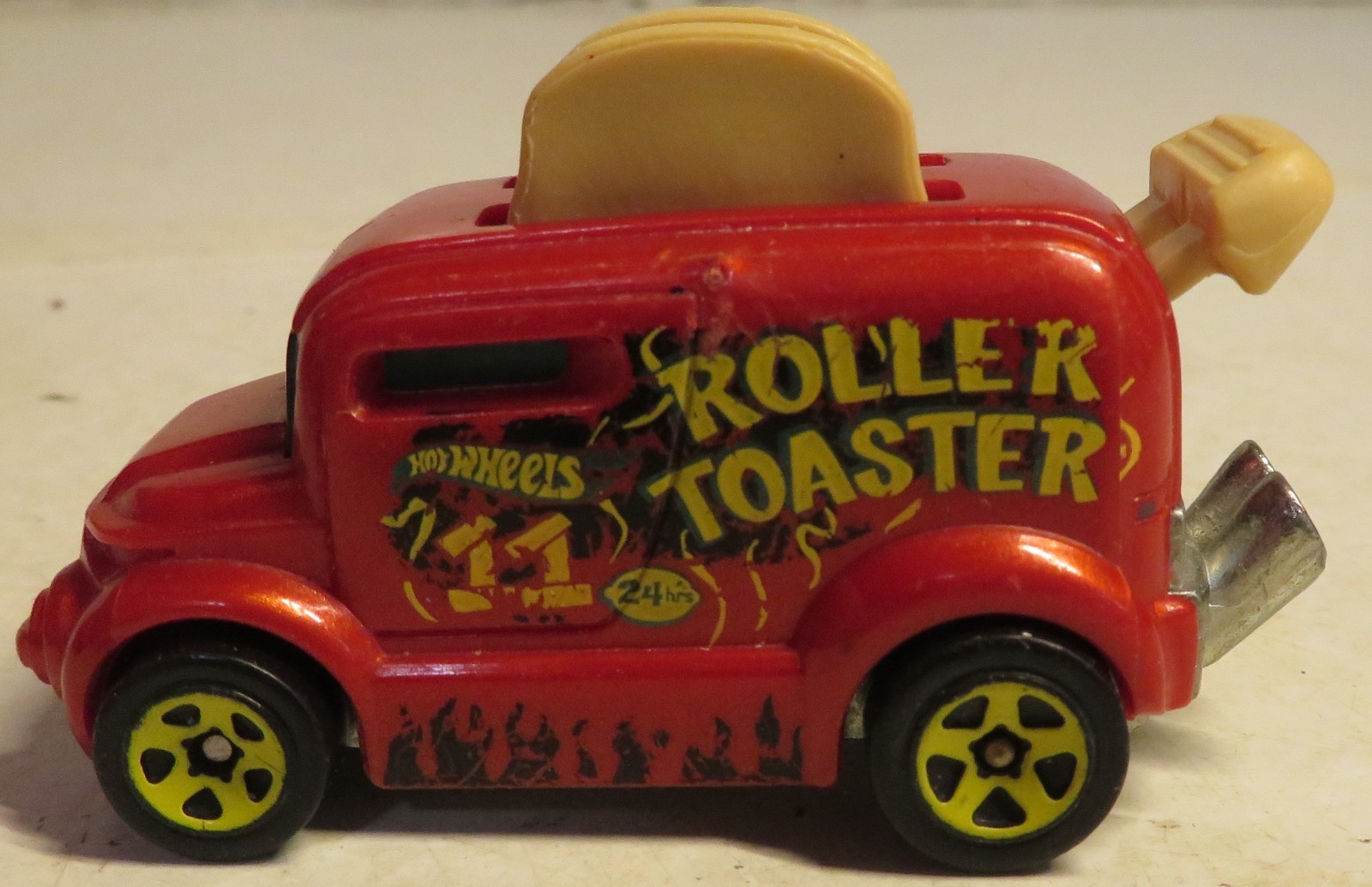 Hot Wheels Die Cast Car Roller Toaster Sweet Rides Series Red 2016 Malaysia Loos