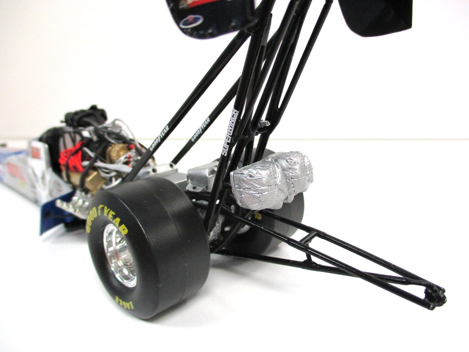 ACTION – MELANIE TROXEL SKULL GEAR TORCO 2006 NHRA TOP FUEL DRAGSTER 1/24