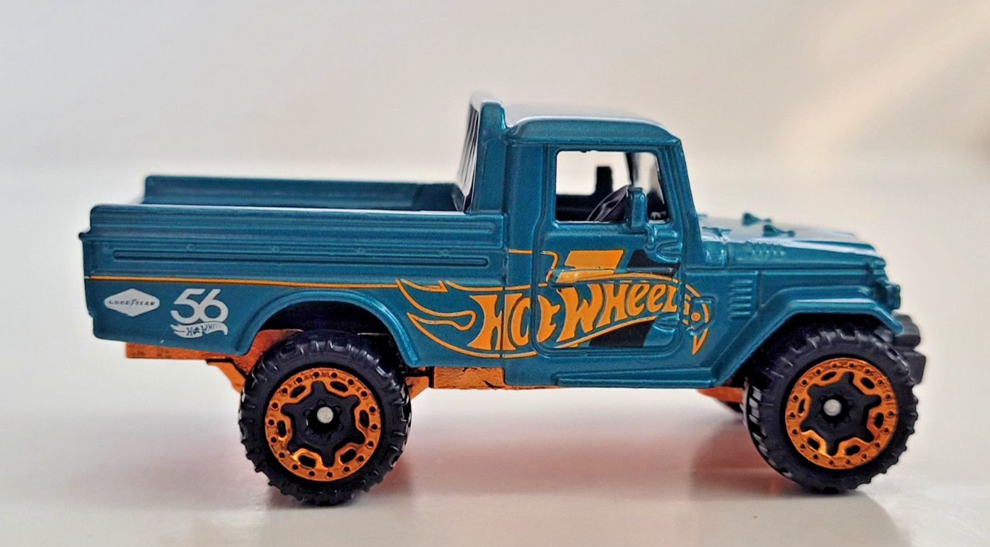 Hot Wheels 56th Anniversary Toyota Land Cruiser Green With Gold Chrome Loose