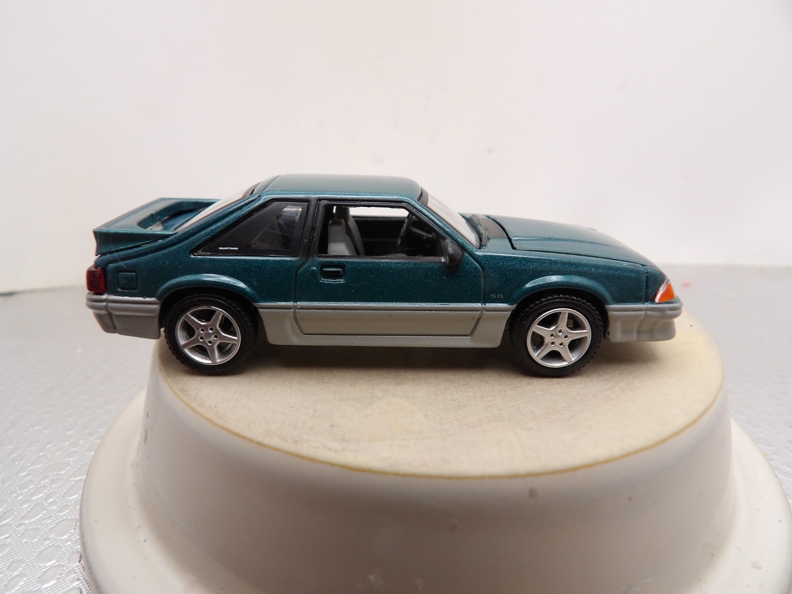 1981 FORD MUSTANG GT 5.0 2021 GREENLIGHT HOLLYWOOD SERIES 1:64 DIE-CAST