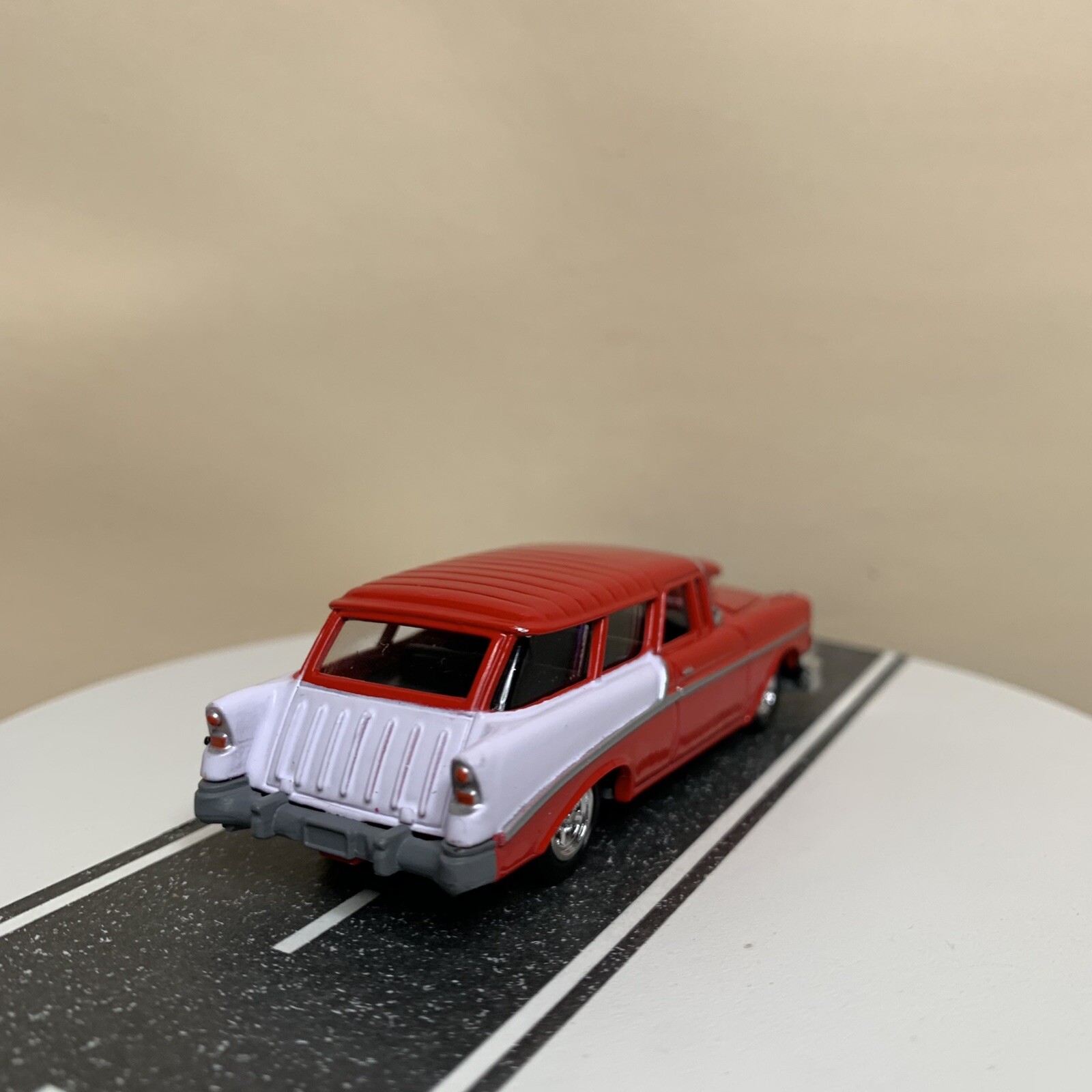 1997 Racing Champions Hot Rod Series #65 ’56 Chevy Nomad Wagon Red/White 1:64 NM