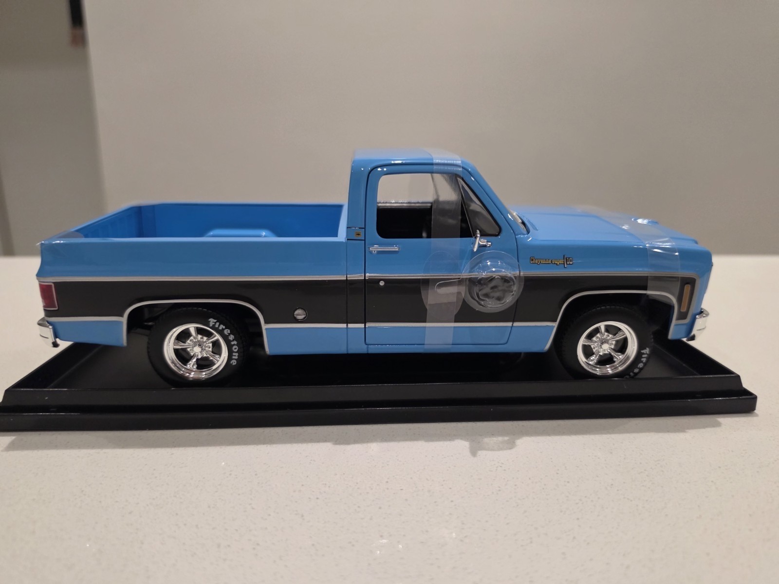 1974 Chevrolet C10 Cheyenne Super 1:18 Diecast Pickup Truck by Maisto New in Box