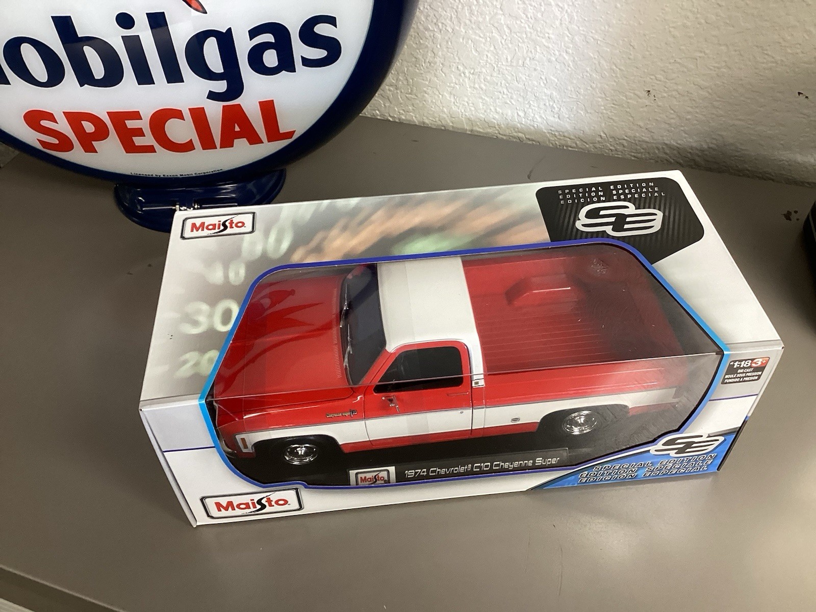 Maisto 1974 Chevrolet C/10 Cheyenne Super Red 1:18 Scale Special Edition Diecast
