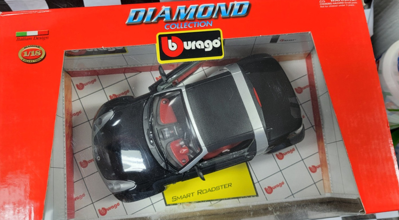 NEW Burago Diamond Coll. 1/18 MCC Smart Roadster Diecast Black Removable Top