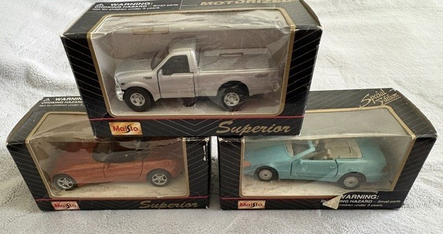 Maisto Superior Diecast Truck and 2 sports cars with Pull Back Opening Doors